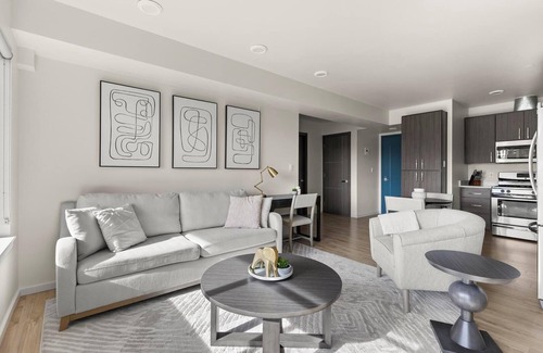 Hayden Island Apartment | Landing | Beautiful 1BD, Gym, Clubhouse