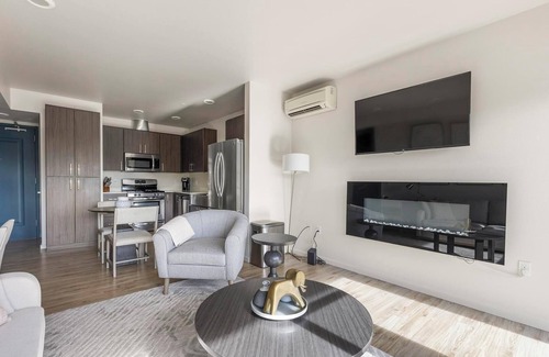 Hayden Island Apartment | Landing | Beautiful 1BD, Gym, Clubhouse