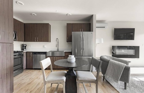Hayden Island Apartment | Landing | Beautiful 1BD, Gym, Clubhouse