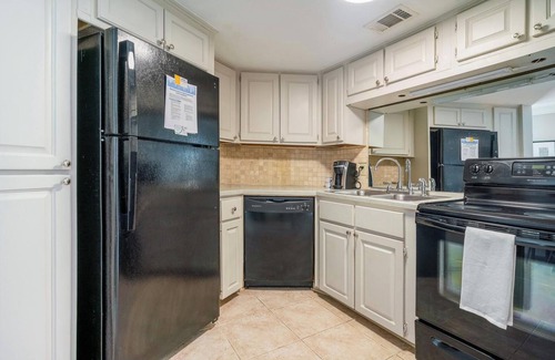 Mid City North Apartment | Landing | Beautiful 2BD, Gym, Pool