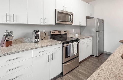 University District Apartment | Landing | Beautiful 4BD, Pool, Game Room