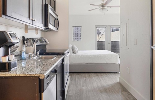 Pearl District Apartment | Landing | Beautiful Studio, Gym, Courtyard