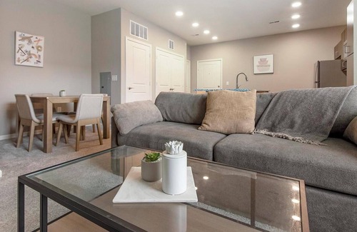 Chesterfield Apartment | Landing | Chic 1BD, Courtyard, Clubhouse
