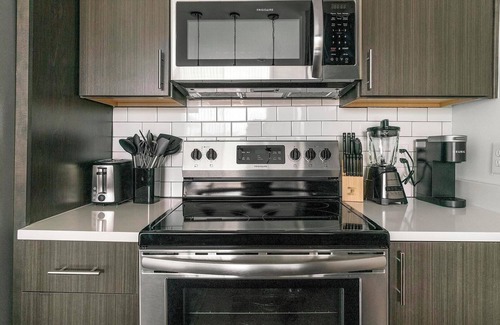 Richmond Apartment | Landing | Chic 1BD, Gym, Clubhouse