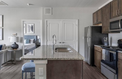 Dallas Apartment | Landing | Chic 1BD, Gym, Pool
