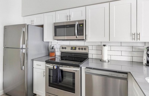 Fort Worth Apartment | Landing | Chic 1BD, Gym, Pool