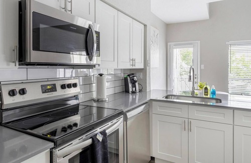 Fort Worth Apartment | Landing | Chic 1BD, Gym, Pool