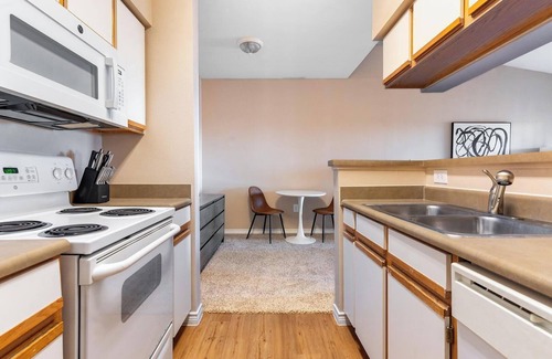 Fort Worth Apartment | Landing | Chic 1BD, Gym, Pool