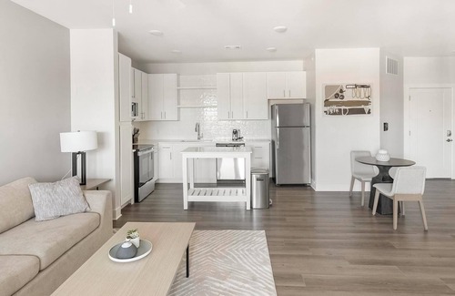 Belle Mina Apartment | Landing | Chic 1BD, Gym, Pool