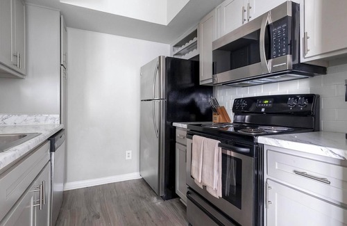 Briarforest Apartment | Landing | Chic 1BD, Pool, Gym