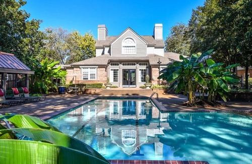 Germantown Apartment | Landing | Chic 1BD, Tennis Court, Gym