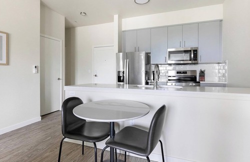 Homestead Apartment | Landing | Chic 2BD, Gym