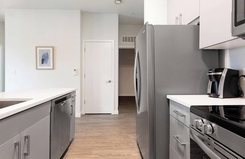 Homestead Apartment | Landing | Chic 2BD, Gym