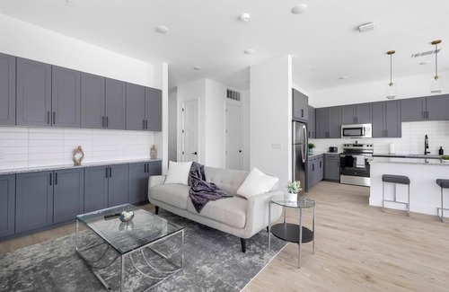 Denton Apartment | Landing | Chic 2BD in Denton