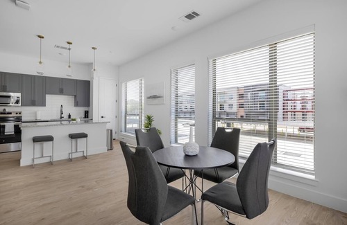 Denton Apartment | Landing | Chic 2BD in Denton