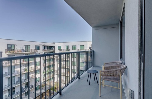 Houston Apartment | Landing | Chic 2BD, Tennis Court, Gym