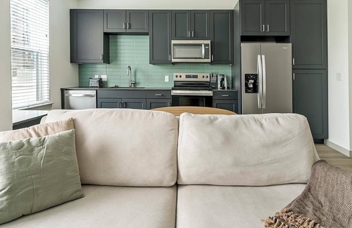 Northside Apartment | Landing | Chic Studio, Gym, Clubhouse