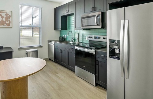 Northside Apartment | Landing | Chic Studio, Gym, Clubhouse