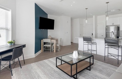 Athens Apartment | Landing | Incredible 1BD, Gym, Pool