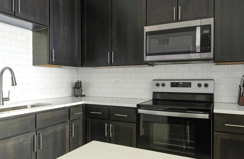 Palmetto Apartment | Landing | Incredible 1BD, Clubhouse, Gym