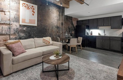 Downtown Memphis Apartment | Landing | Incredible 2BD, Courtyard, Gym