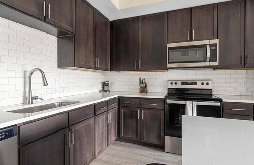 Palmetto Apartment | Landing | Incredible 2BD, Gym, Pool