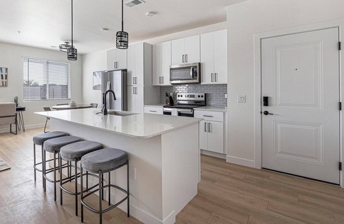 Casa Grande Apartment | Landing | Incredible 1BD, Gym, Clubhouse