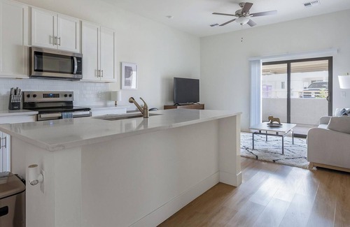 Casas Adobes Apartment | Landing | Incredible 2BD, Pool