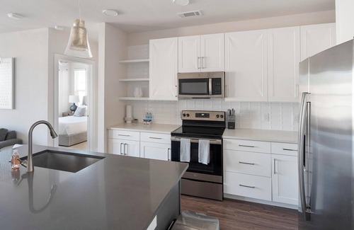 Wetmore Apartment | Landing | Incredible 2BD, Gym, Yoga Studio
