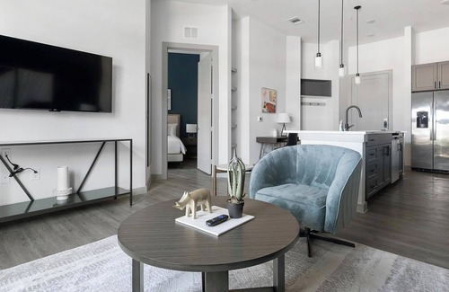 MLK Apartment | Landing | Modern 1BD, Courtyard, Yoga Studio