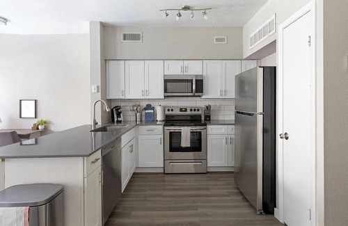 Fort Worth Apartment | Landing | Modern 1BD, Gym, Pool