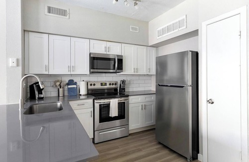 Fort Worth Apartment | Landing | Modern 1BD, Gym, Pool