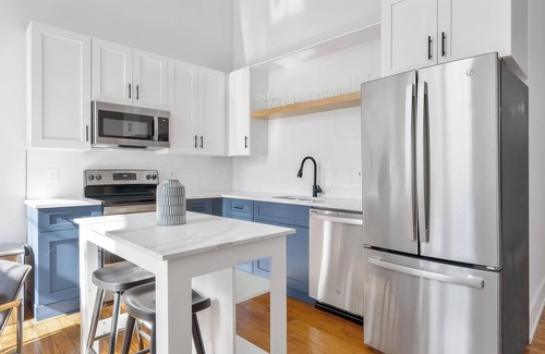 Greenville Apartment | Landing | Modern 1BD, Gym, Yoga Studio
