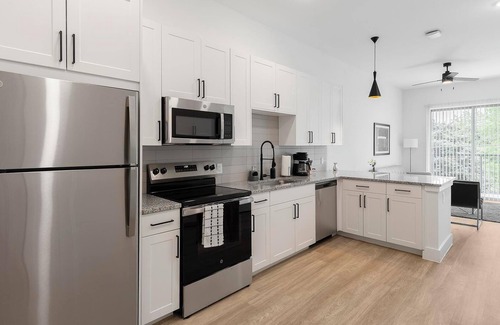 Denton Apartment | Landing | Modern 1BD, Gym