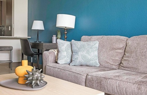 Memorial Apartment | Landing | Modern 1BD, Gym