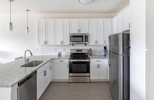 Athens Apartment | Landing | Modern 1BD, Pool, Yoga Studio