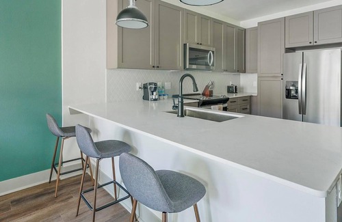 Houston Apartment | Landing | Modern 1BD, Pool, Courtyard