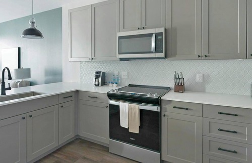 Houston Apartment | Landing | Modern 1BD, Pool, Courtyard