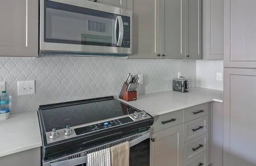 Houston Apartment | Landing | Modern 1BD, Pool, Courtyard