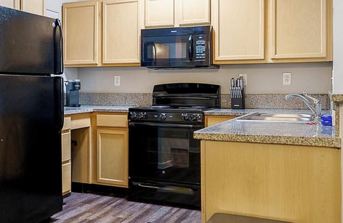Downtown Indianapolis Apartment | Landing | Modern 1BD, Pool, Rooftop Lounge