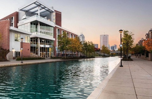Downtown Indianapolis Apartment | Landing | Modern 1BD, Pool, Rooftop Lounge