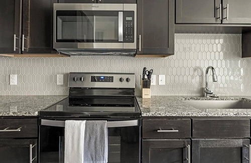 Fort Worth Apartment | Landing | Modern 1BD, Yoga Studio, Game Room