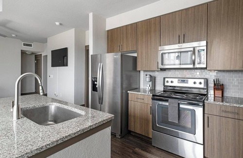 Memorial Apartment | Landing | Modern 2BD, Gym