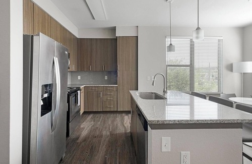 Memorial Apartment | Landing | Modern 2BD, Gym