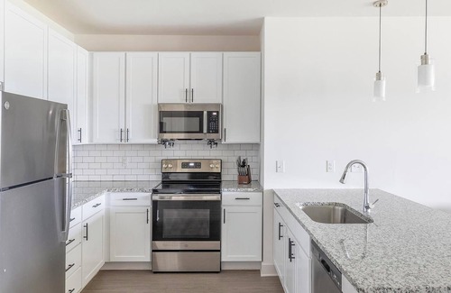 Athens Apartment | Landing | Modern 2BD, Yoga Studio, Pool