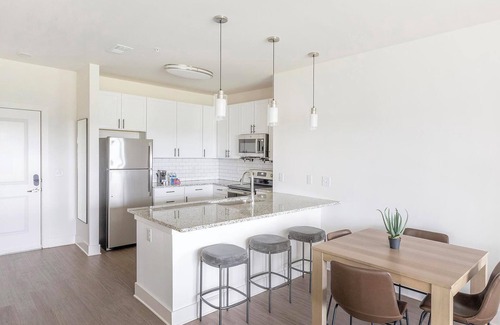 Athens Apartment | Landing | Modern 2BD, Yoga Studio, Pool