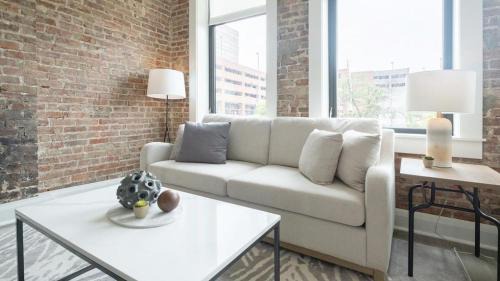Five Points South Apartment | Landing Modern Apartment with Amazing Amenities (ID5790X36)