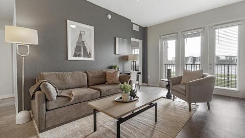 Biggar Apartment | Landing Modern Apartment with Amazing Amenities (ID8608X81)