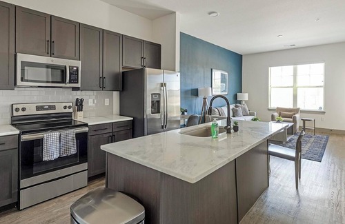 Denton Apartment | Landing | Spectacular 1BD, Gym, Clubhouse