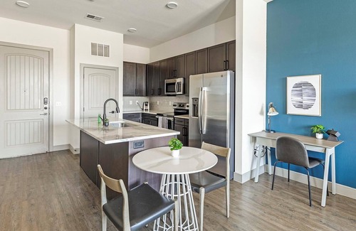 Denton Apartment | Landing | Spectacular 1BD, Gym, Clubhouse